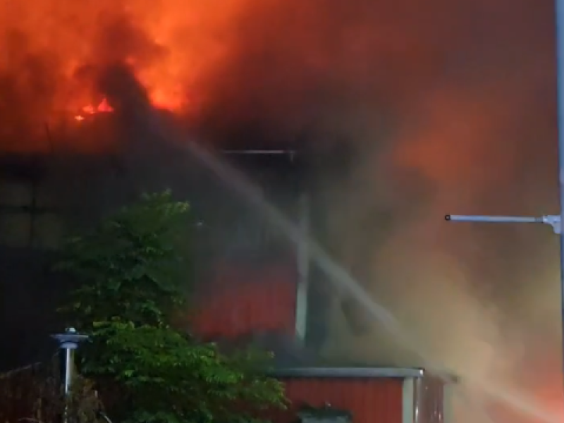 美工七街大理石工廠火災 竄出大量火舌、濃煙